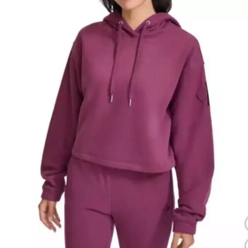 NWT Calvin Klein Jeans Women's Soft Pullover Cropped Hoodie Red Size M $60 3C666